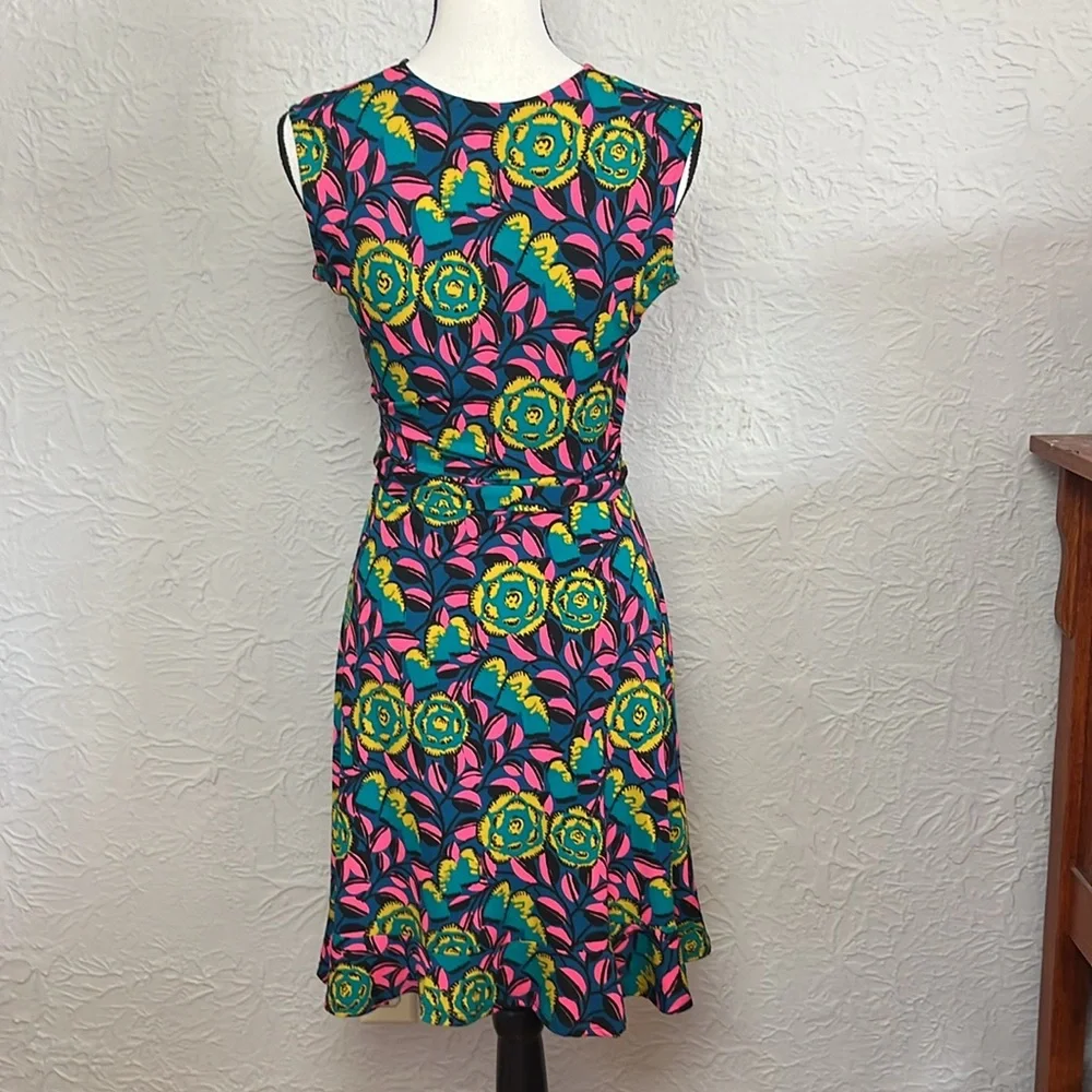 Leota The Perfect Wrap Midi Dress in Marche Fleur - Picture 5 of 13